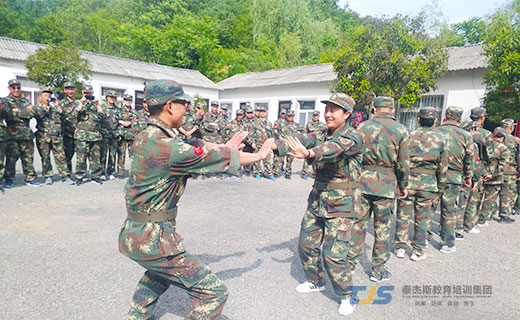 贺某乳业有限公司拓展训练圆满结束